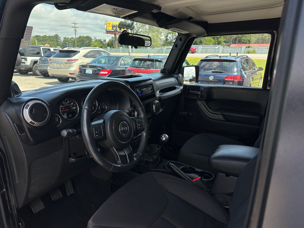 2013 Jeep Wrangler Image 12