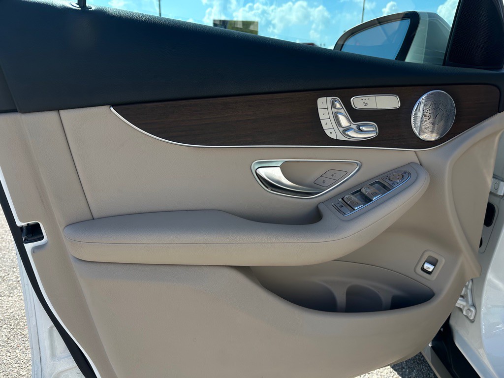 2020 Mercedes-Benz GLC-Class Image 12