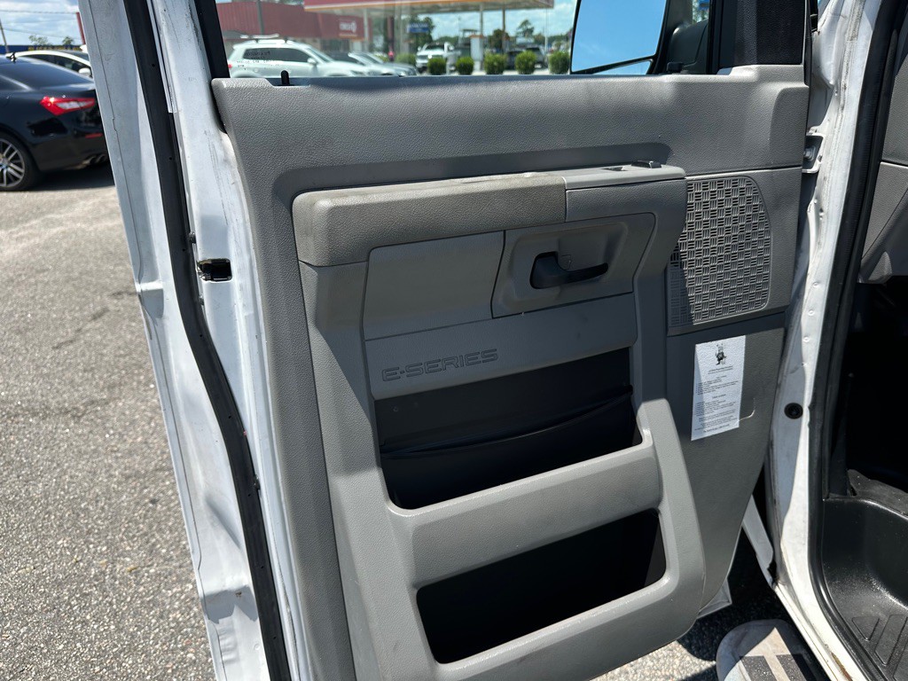 2012 Ford Econoline Image 13