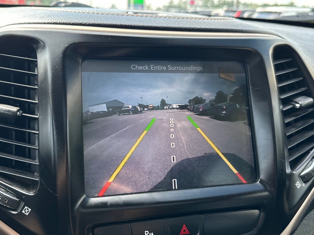 2018 Jeep Cherokee Image 10