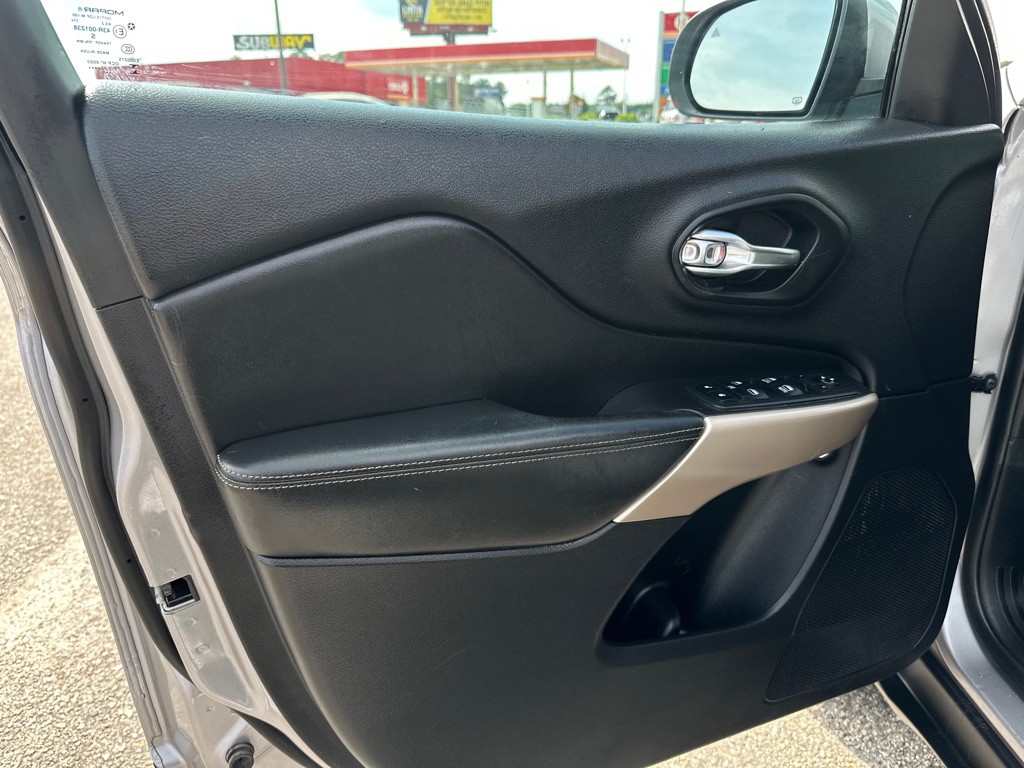 2018 Jeep Cherokee Image 11