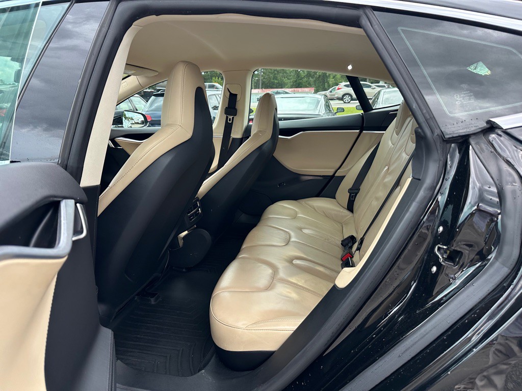 2013 Tesla Model S Image 13