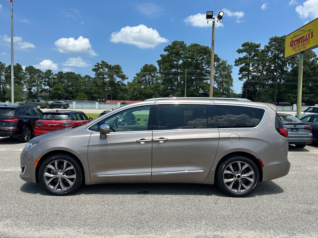 2017 Chrysler Pacifica Image 3
