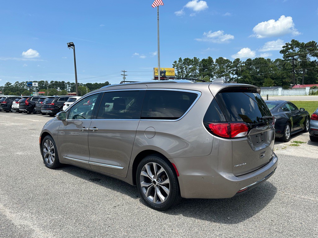 2017 Chrysler Pacifica Image 4