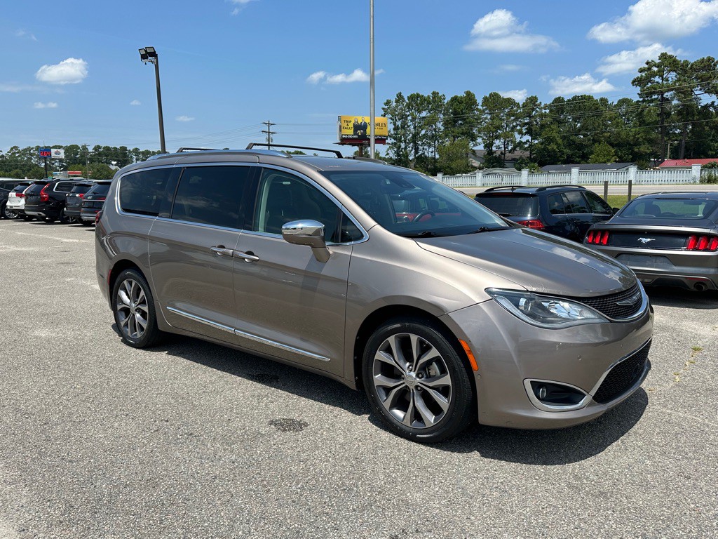 2017 Chrysler Pacifica Image 5