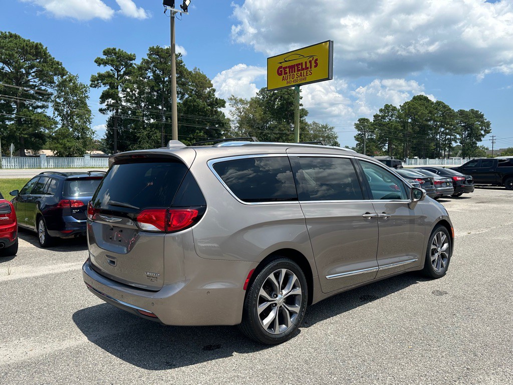 2017 Chrysler Pacifica Image 7