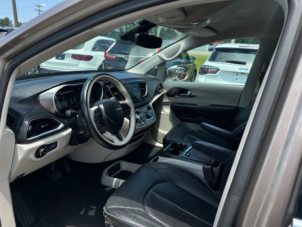 2017 Chrysler Pacifica Image 9
