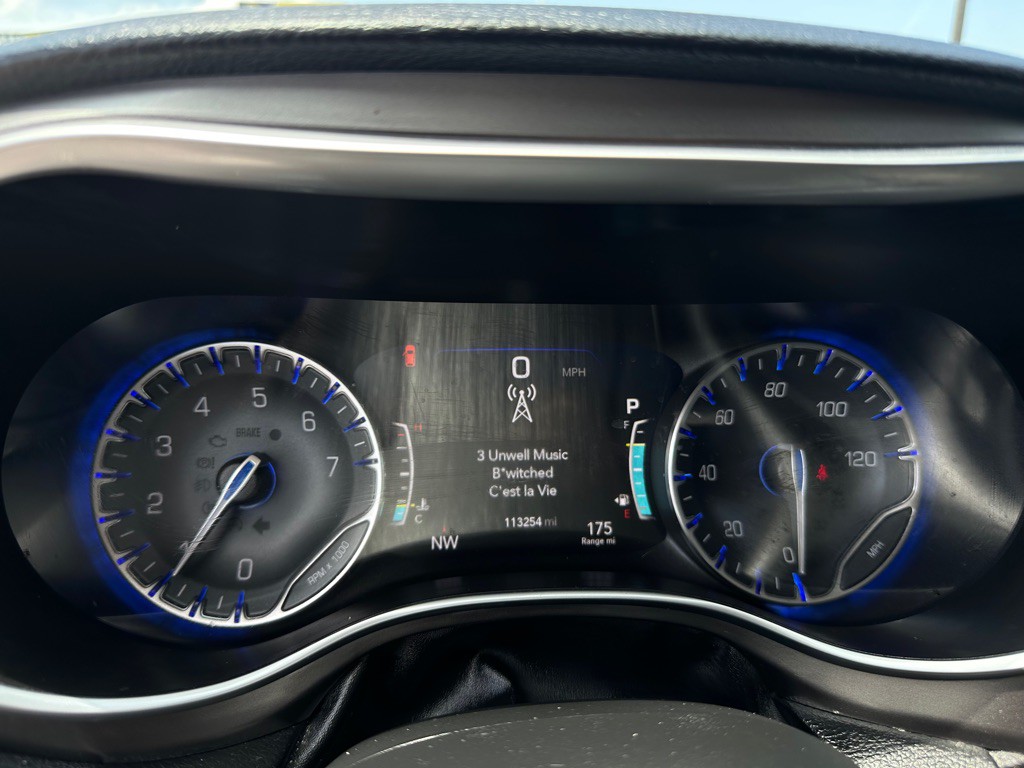 2017 Chrysler Pacifica Image 10
