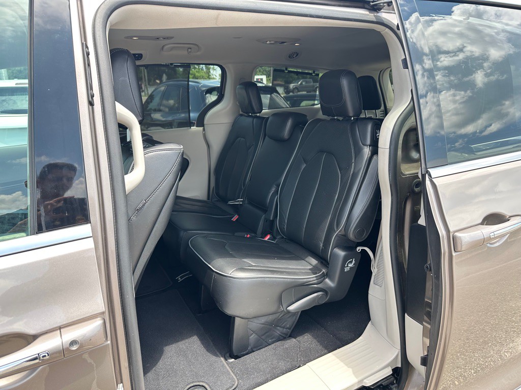 2017 Chrysler Pacifica Image 12