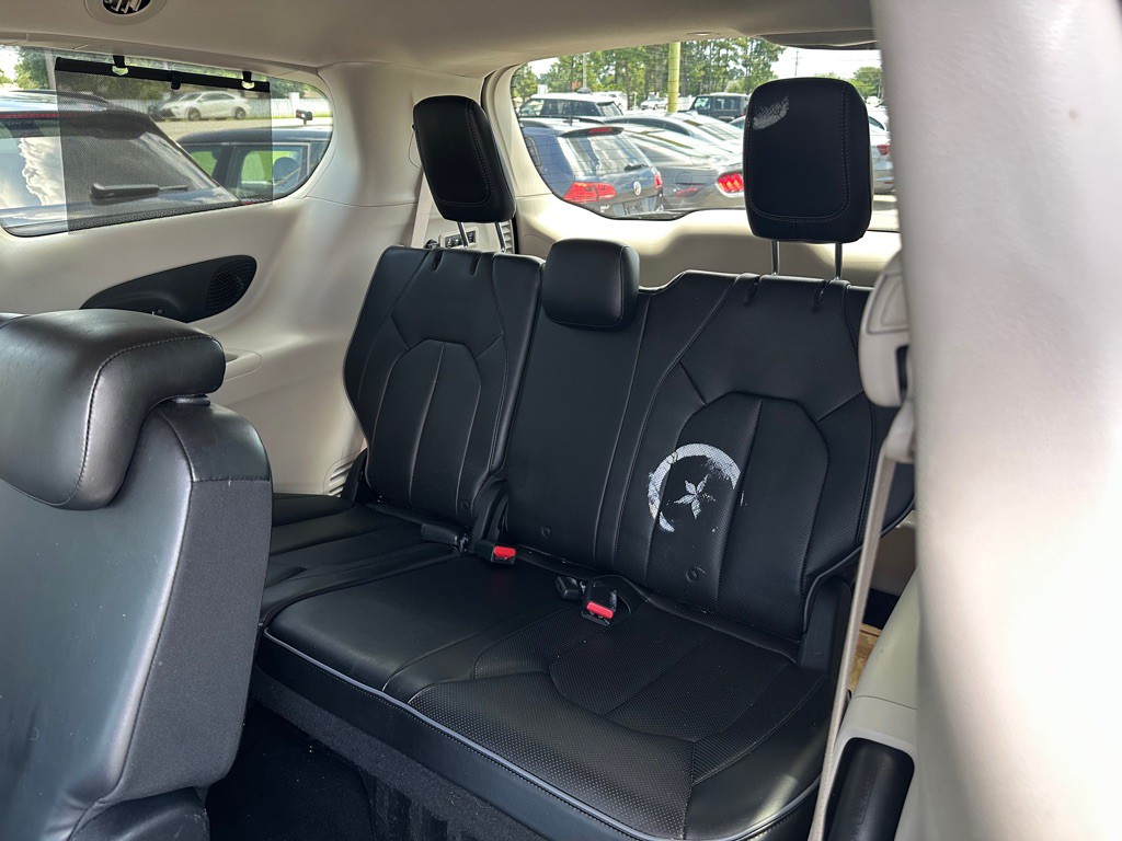 2017 Chrysler Pacifica Image 13