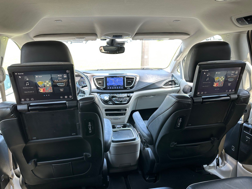 2017 Chrysler Pacifica Image 17