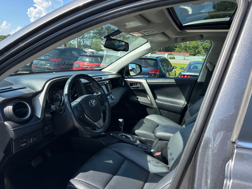 2015 Toyota Rav4 Image 8