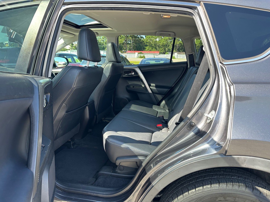 2015 Toyota Rav4 Image 9