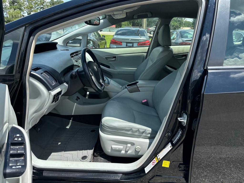 2012 Toyota Prius Image 10