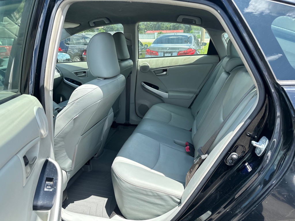 2012 Toyota Prius Image 12