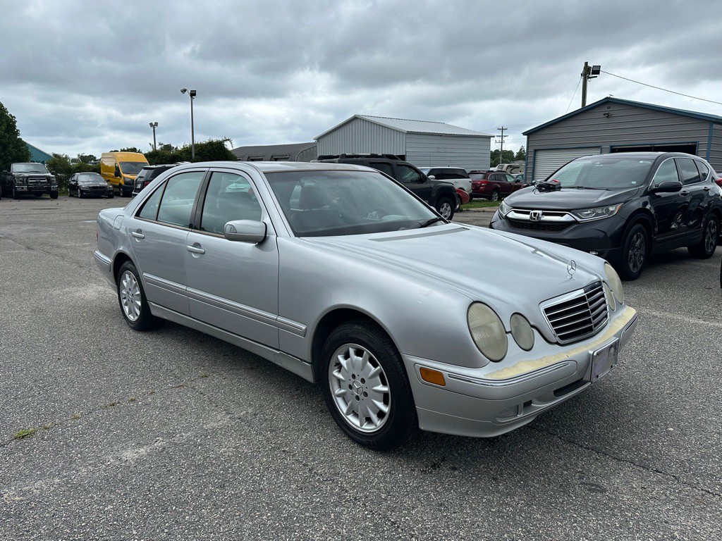 2002 Mercedes-Benz E-Class Image 3