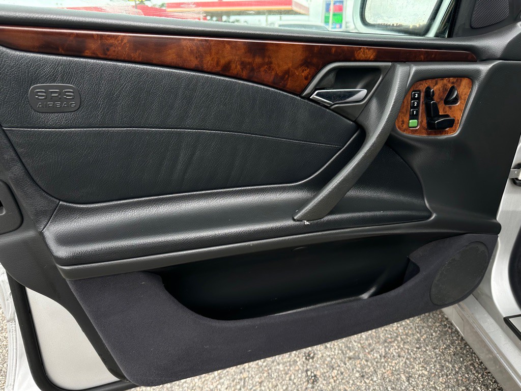 2002 Mercedes-Benz E-Class Image 9