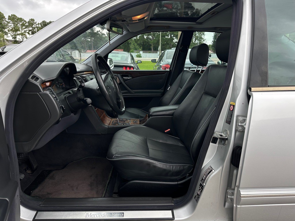 2002 Mercedes-Benz E-Class Image 10