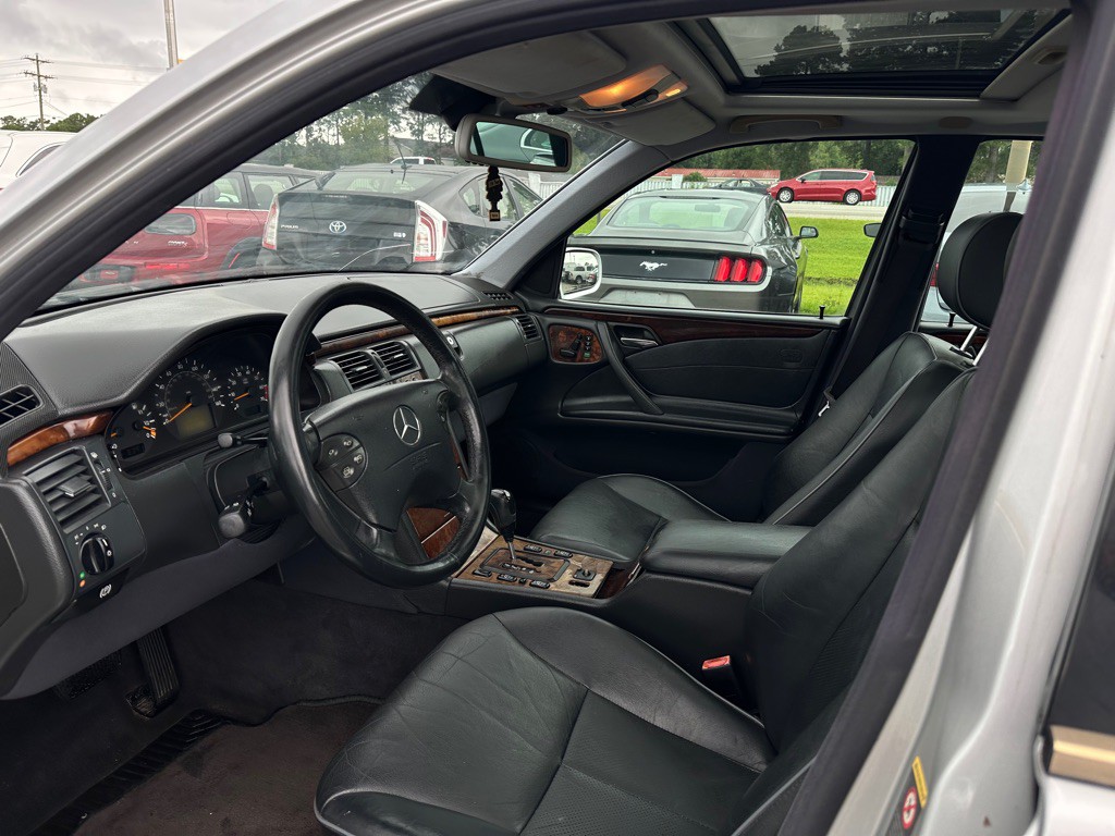 2002 Mercedes-Benz E-Class Image 11