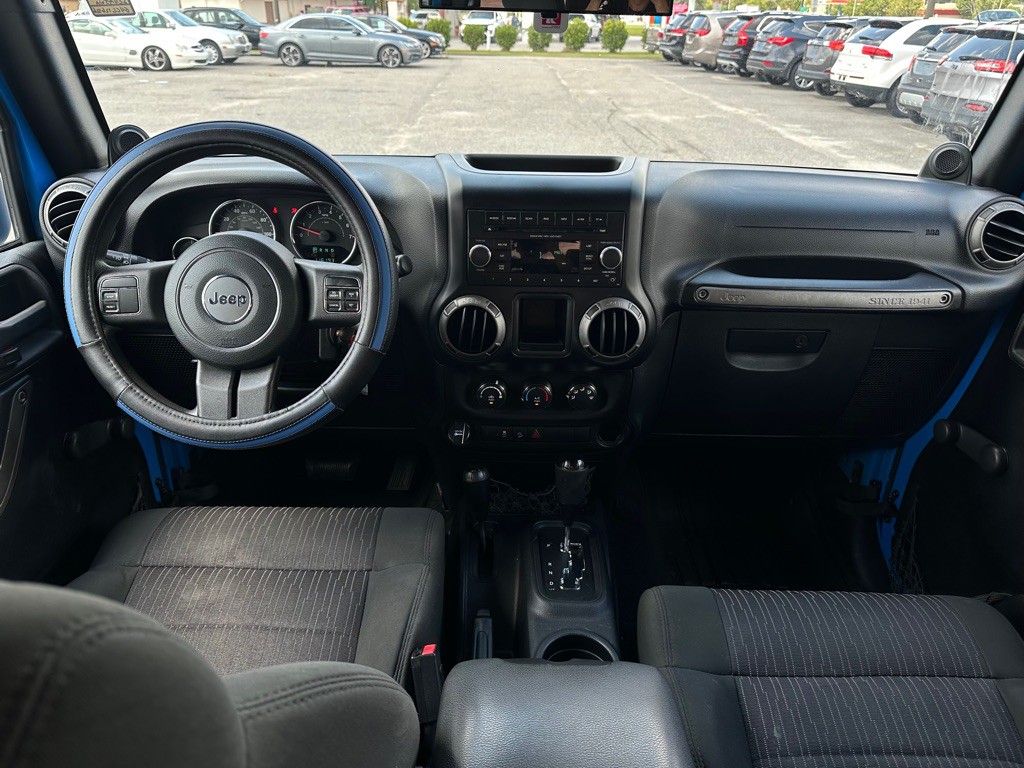 2012 Jeep Wrangler Image 11