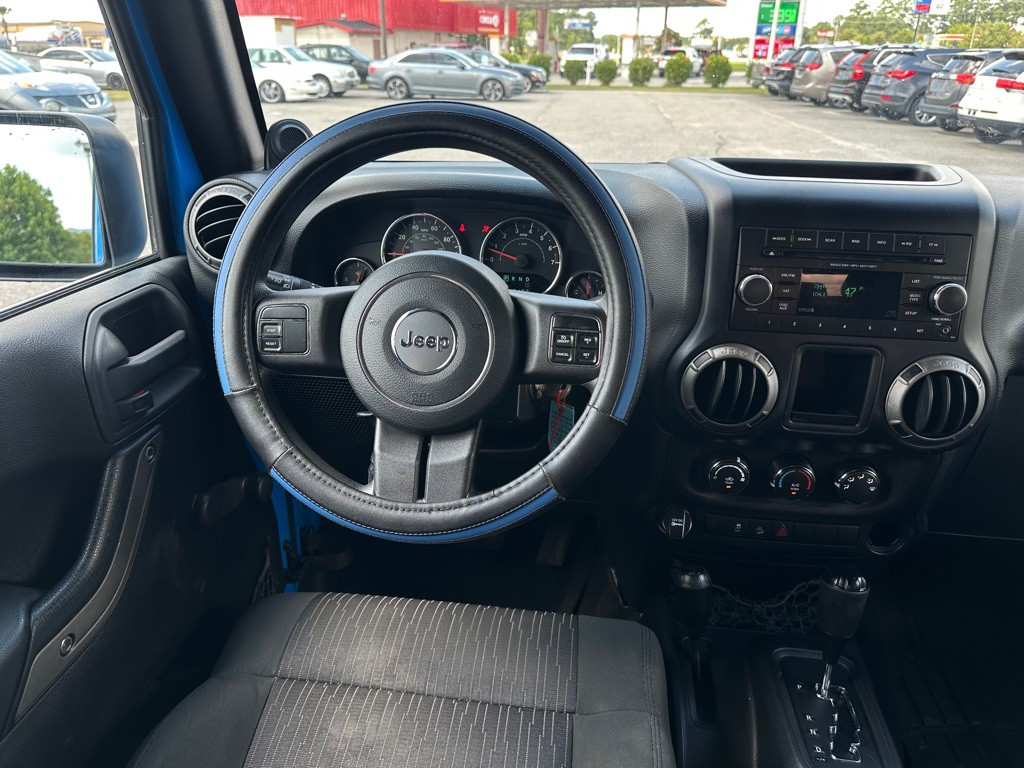 2012 Jeep Wrangler Image 12