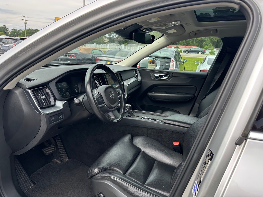 2019 Volvo XC60 Image 8