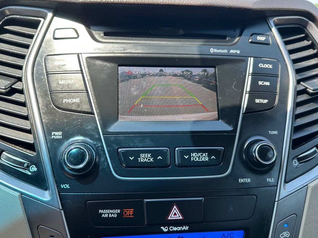 2016 Hyundai Santa Fe Image 10