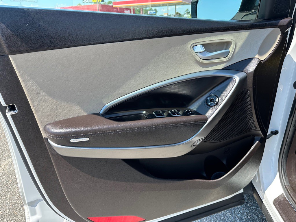 2016 Hyundai Santa Fe Image 11