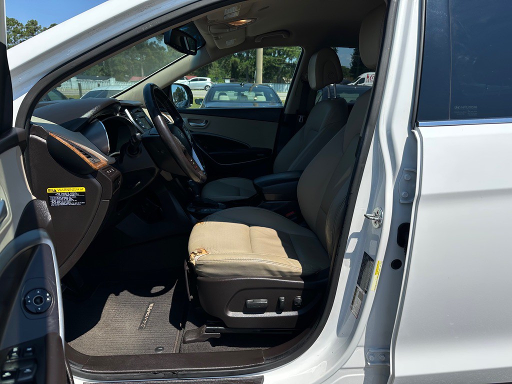 2016 Hyundai Santa Fe Image 12