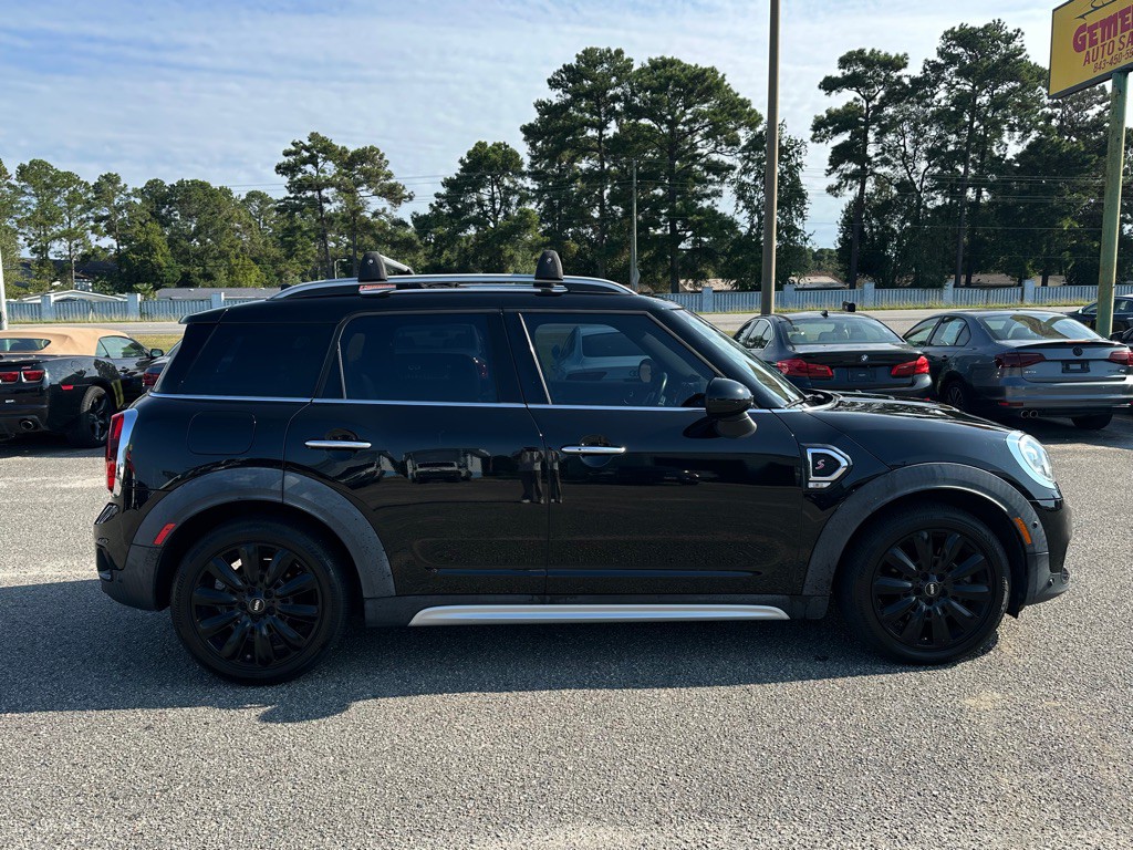 2017 MINI Cooper Image 18