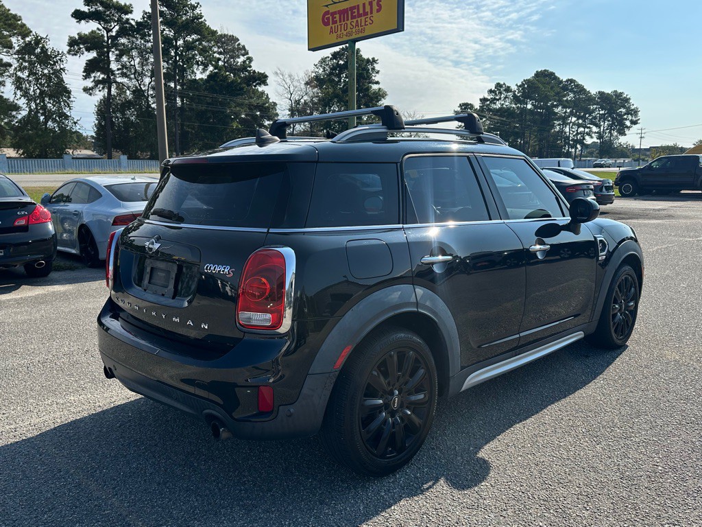 2017 MINI Cooper Image 19