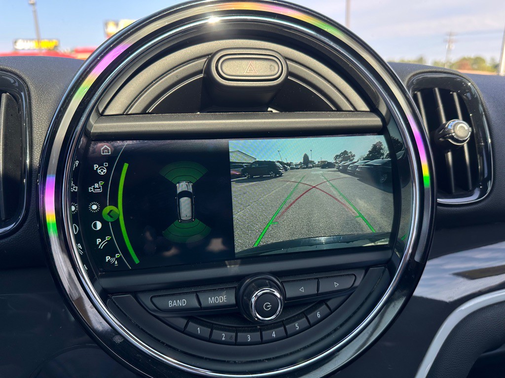 2017 MINI Cooper Image 30
