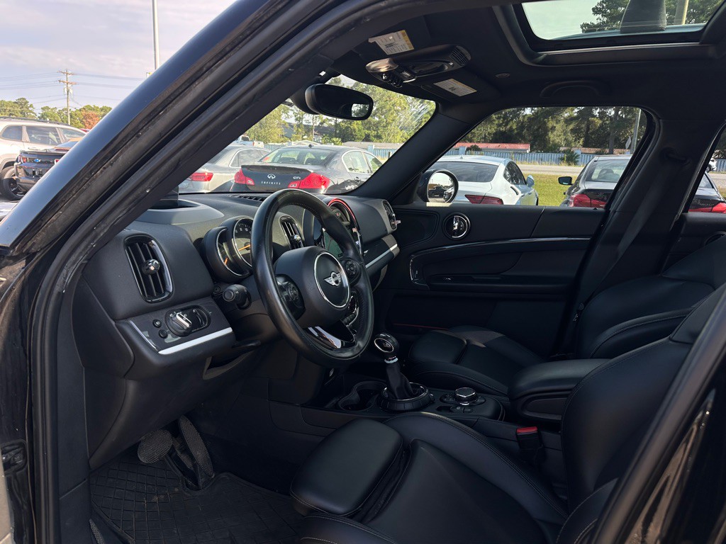 2017 MINI Cooper Image 10