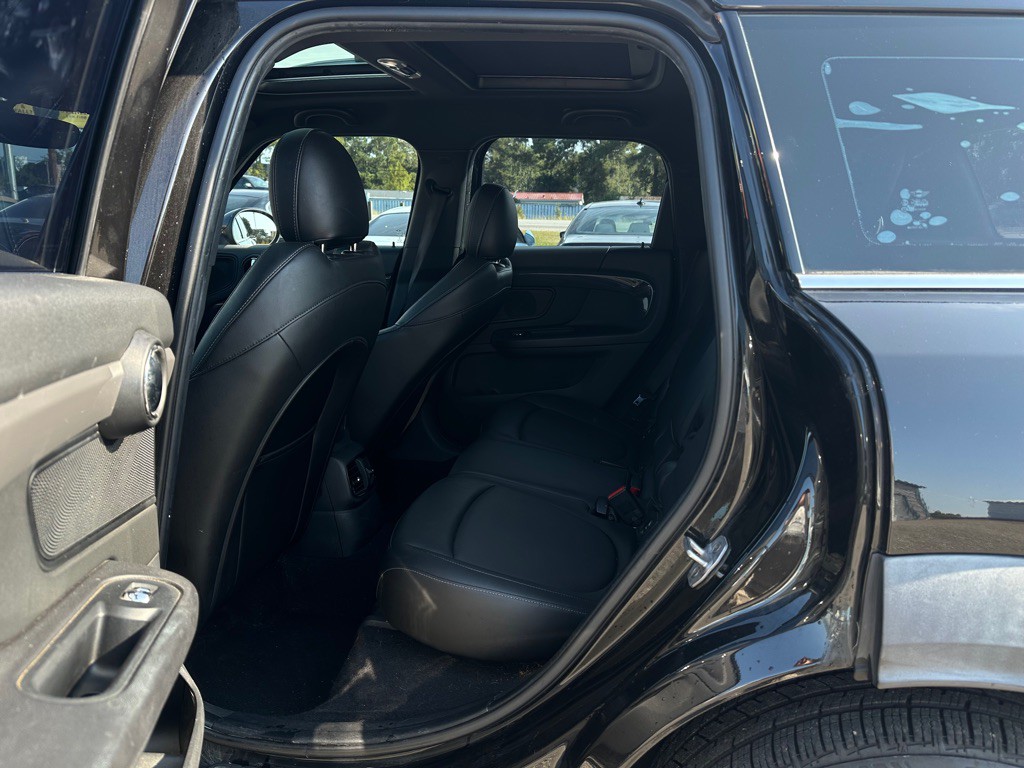 2017 MINI Cooper Image 11