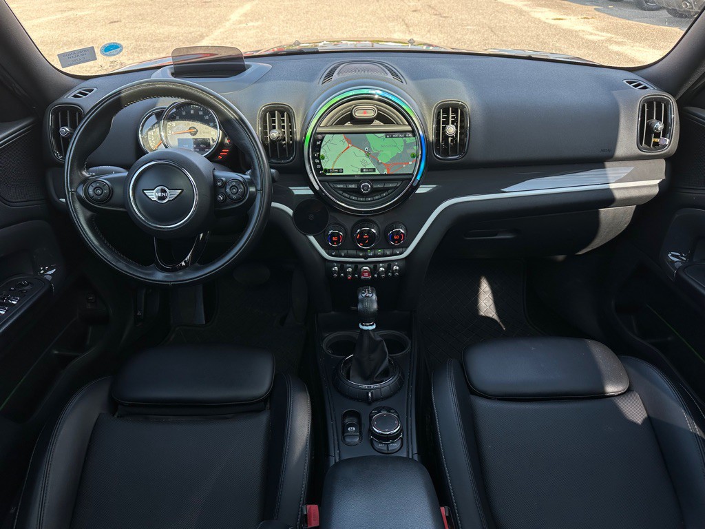 2017 MINI Cooper Image 12