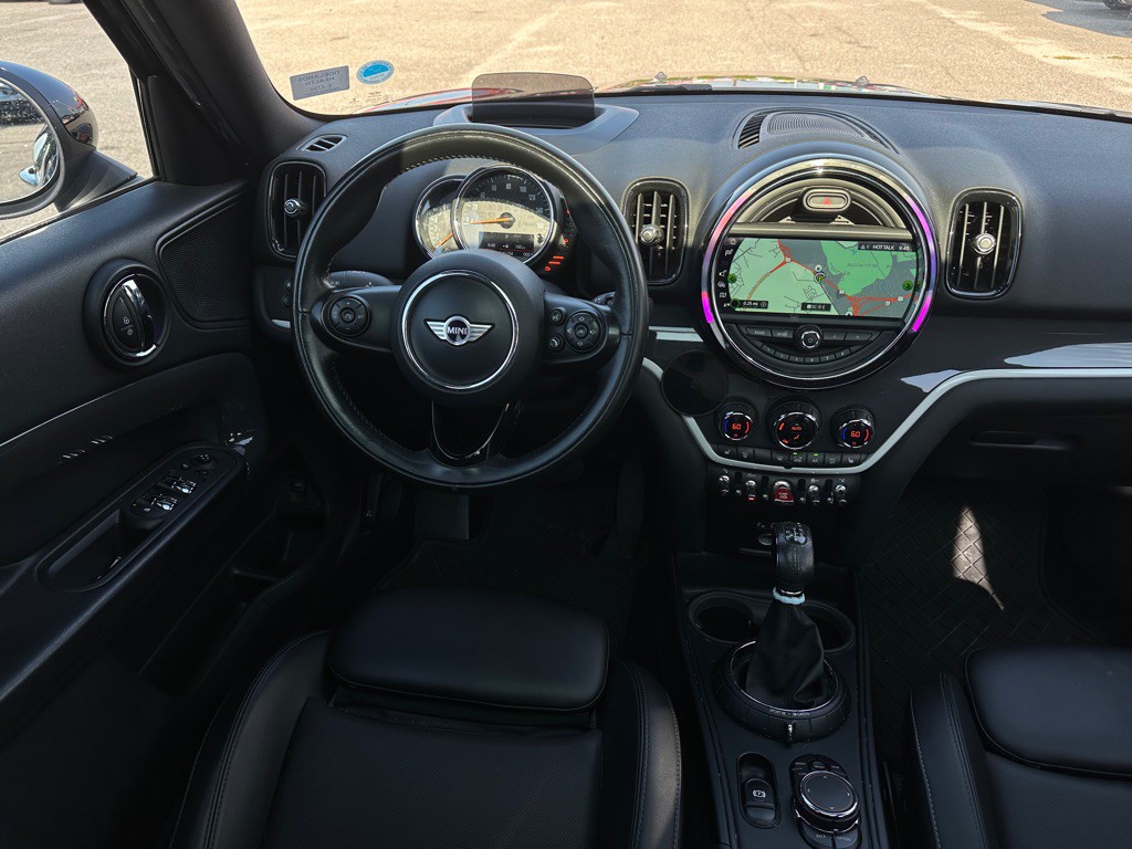 2017 MINI Cooper Image 13