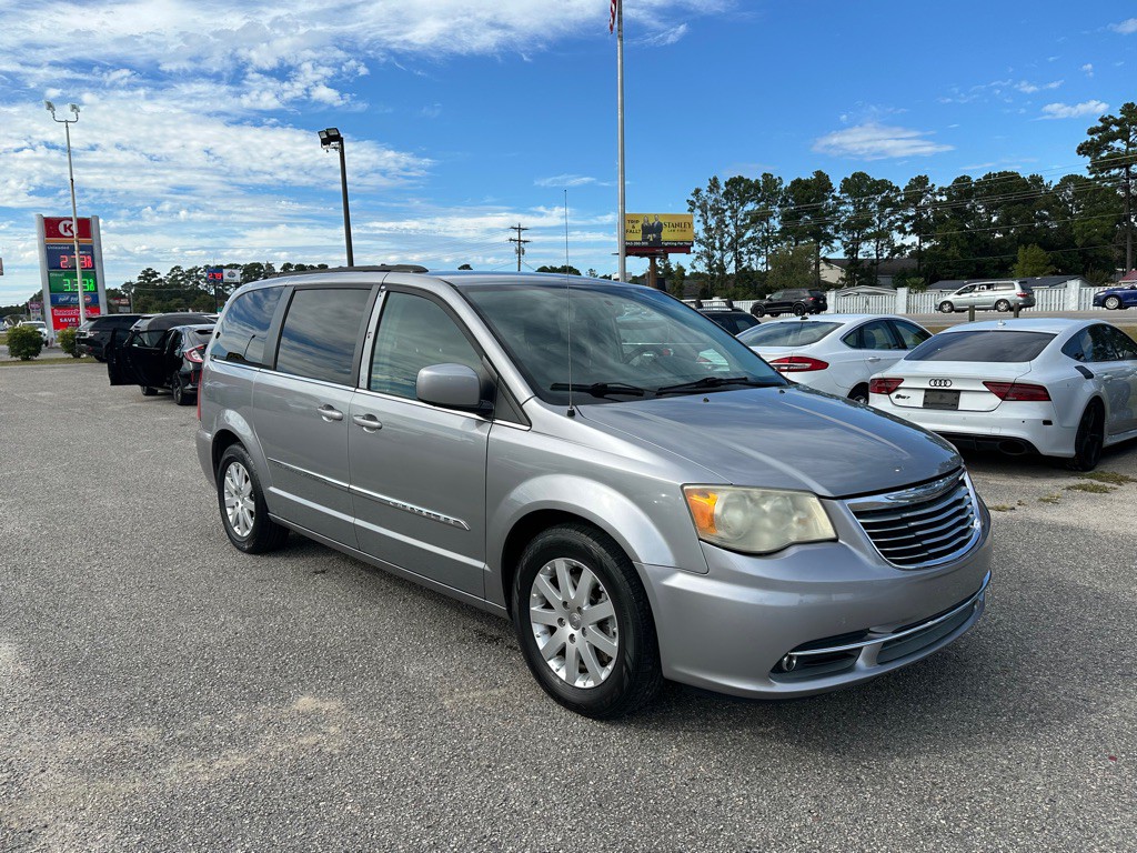 2014 Chrysler Town & Country Image 3