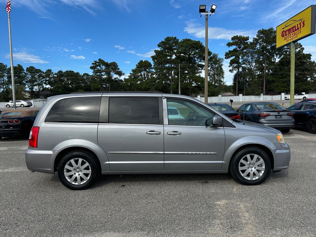 2014 Chrysler Town & Country Image 4