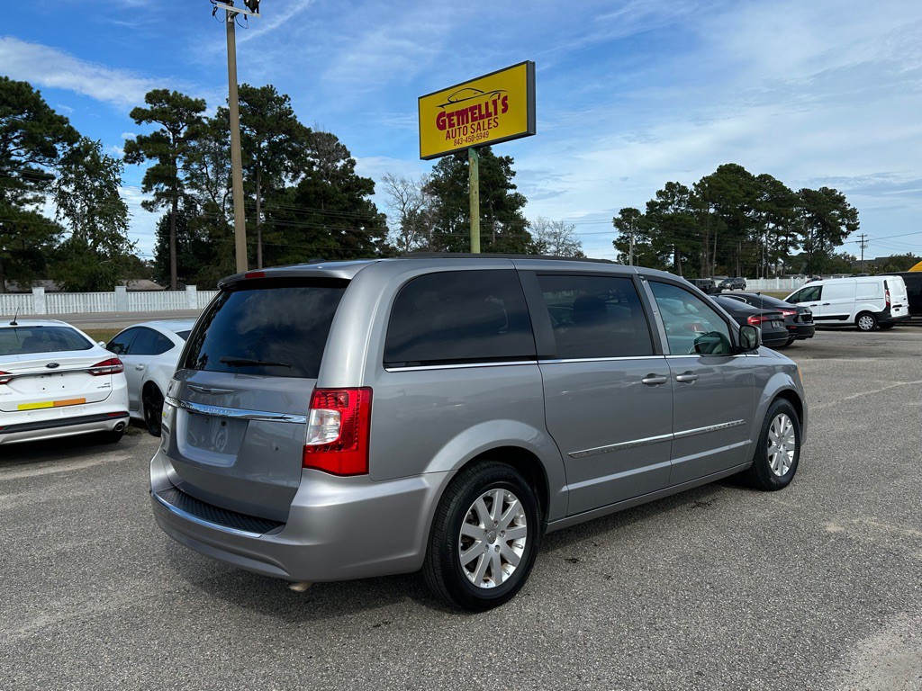 2014 Chrysler Town & Country Image 5