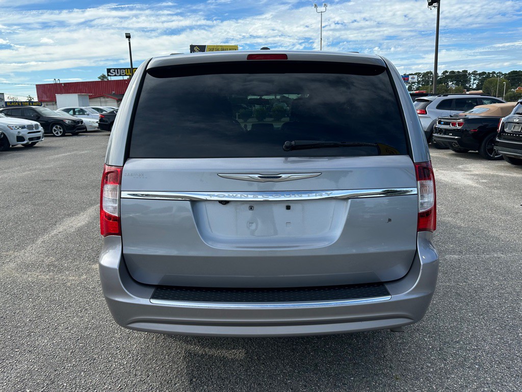 2014 Chrysler Town & Country Image 6