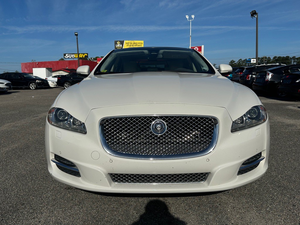 2011 Jaguar XJ Image 2