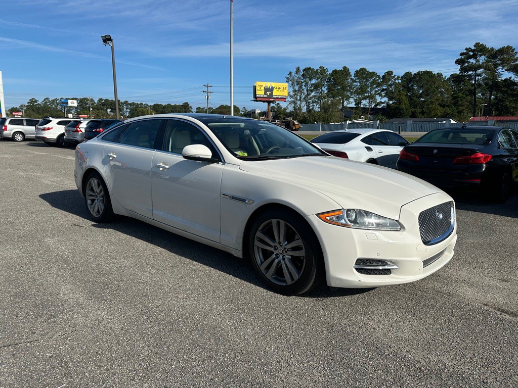 2011 Jaguar XJ Image 3