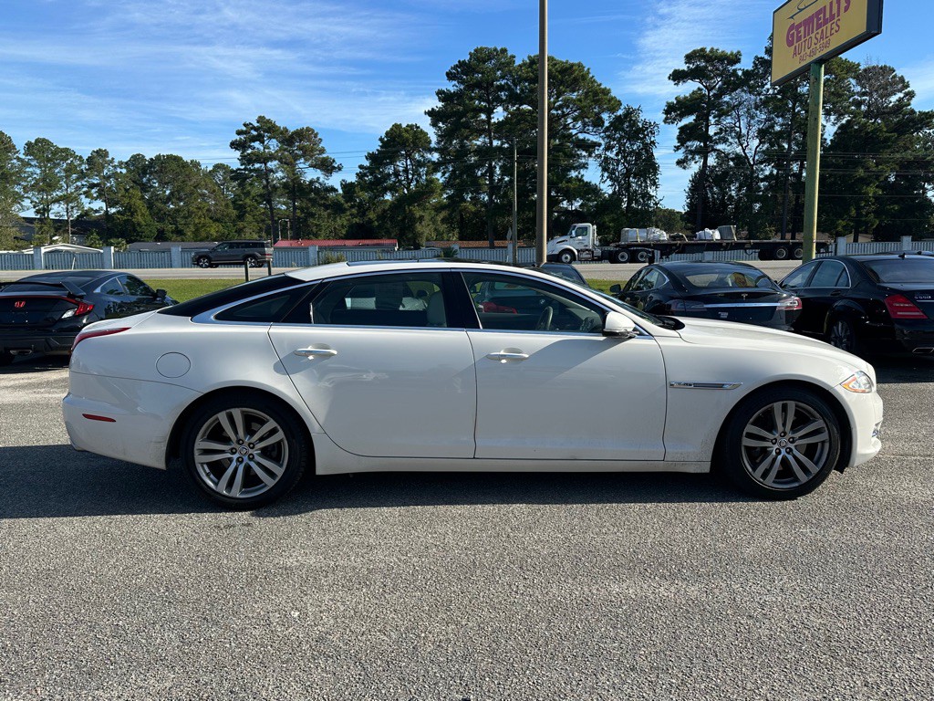 2011 Jaguar XJ Image 4