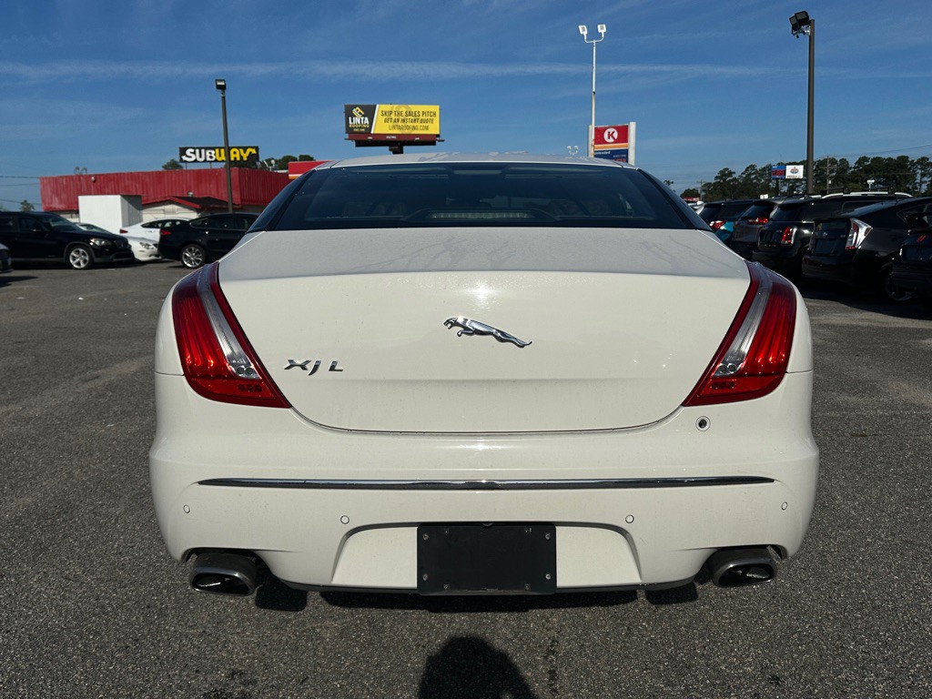 2011 Jaguar XJ Image 6