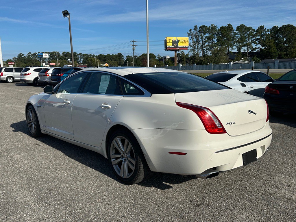 2011 Jaguar XJ Image 7