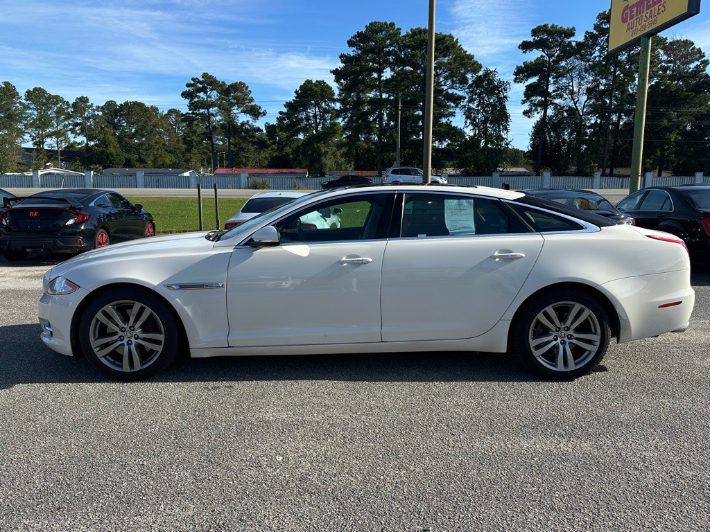 2011 Jaguar XJ Image 8