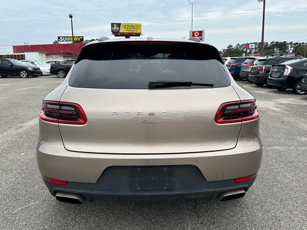 2017 Porsche Macan Image 6