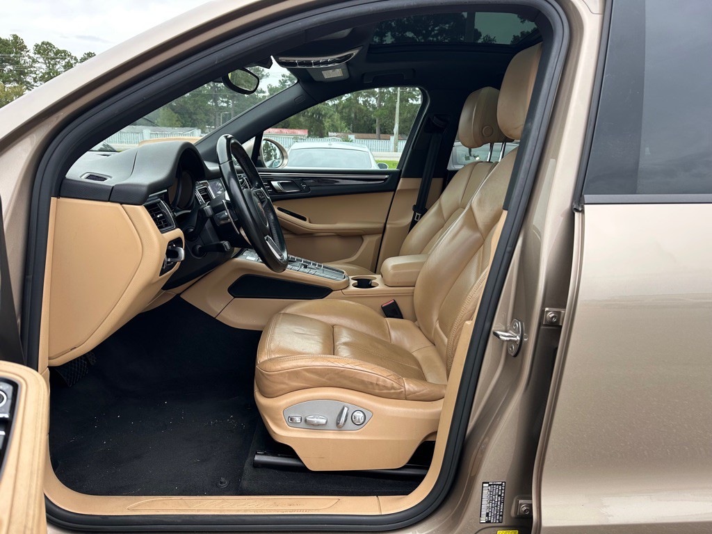 2017 Porsche Macan Image 11