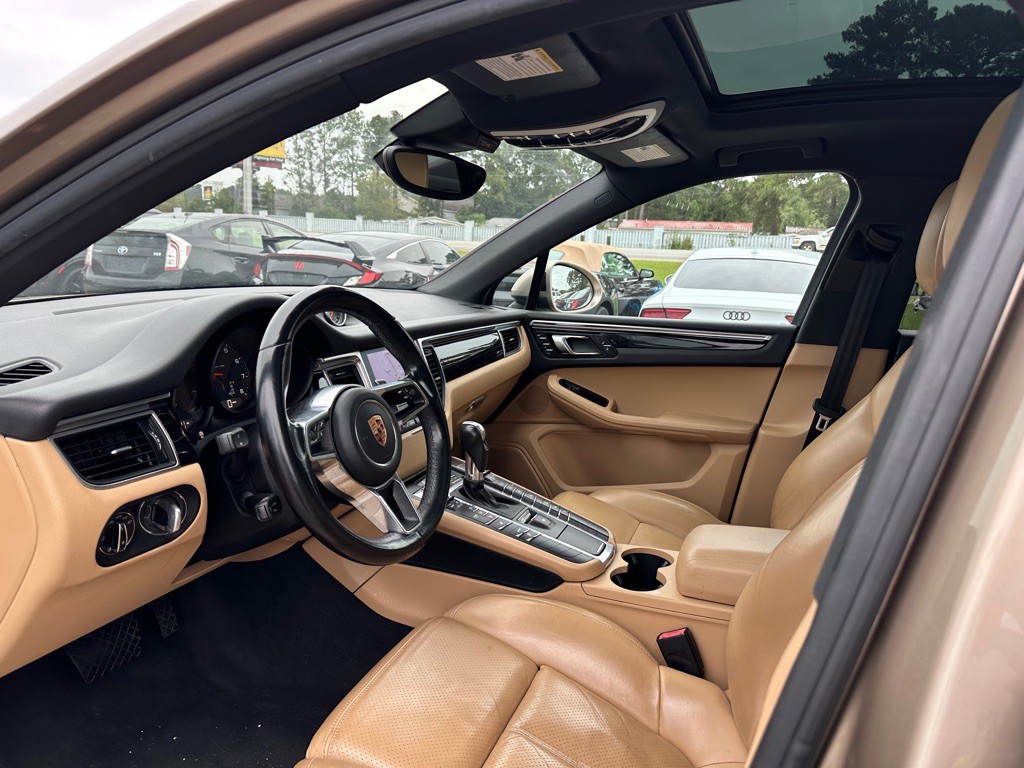 2017 Porsche Macan Image 12