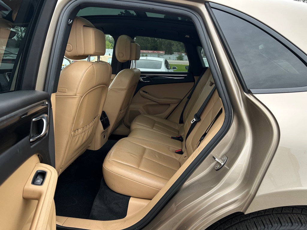 2017 Porsche Macan Image 13